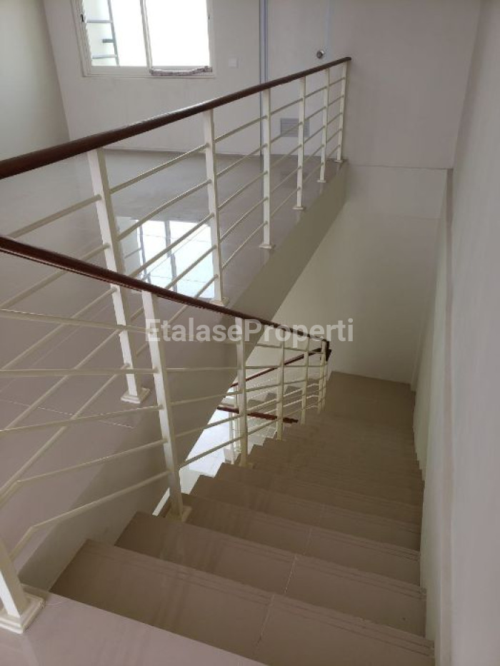 Foto properti Disewakan  Ruko Northwest Boulevard- 3 Lantai 7