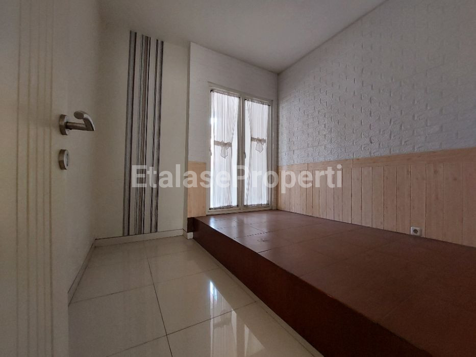 Foto properti DIJUAL RUMAH DI MANYAR JAYA SURABAYA TIMUR 4