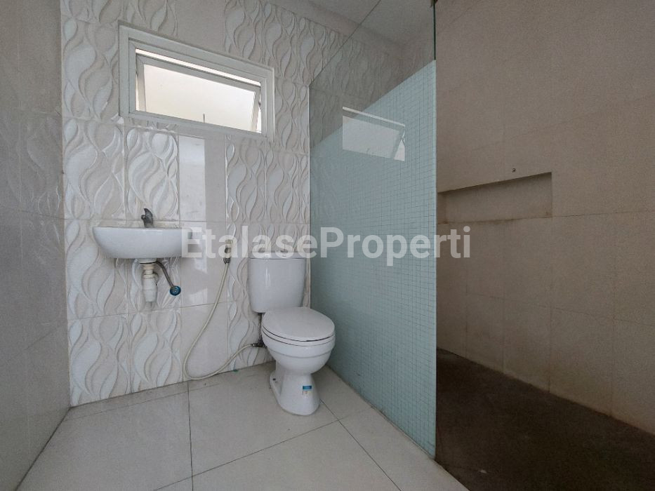 Foto properti DIJUAL RUMAH DI MANYAR JAYA SURABAYA TIMUR 8