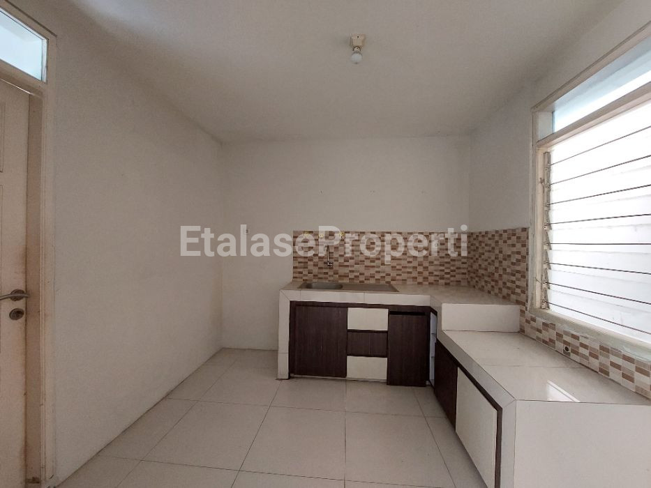Foto properti DIJUAL RUMAH DI MANYAR JAYA SURABAYA TIMUR 9