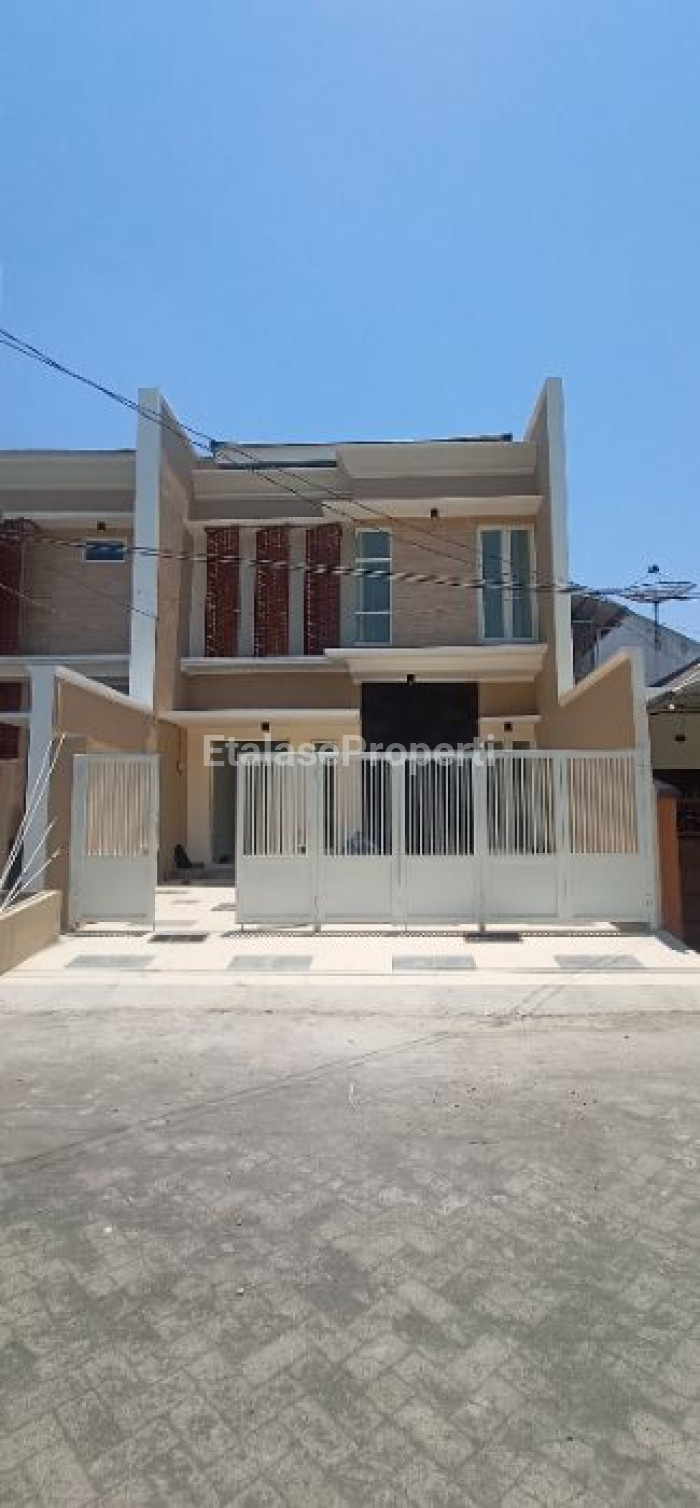 Foto properti Dijual Rumah Baru Gress 1