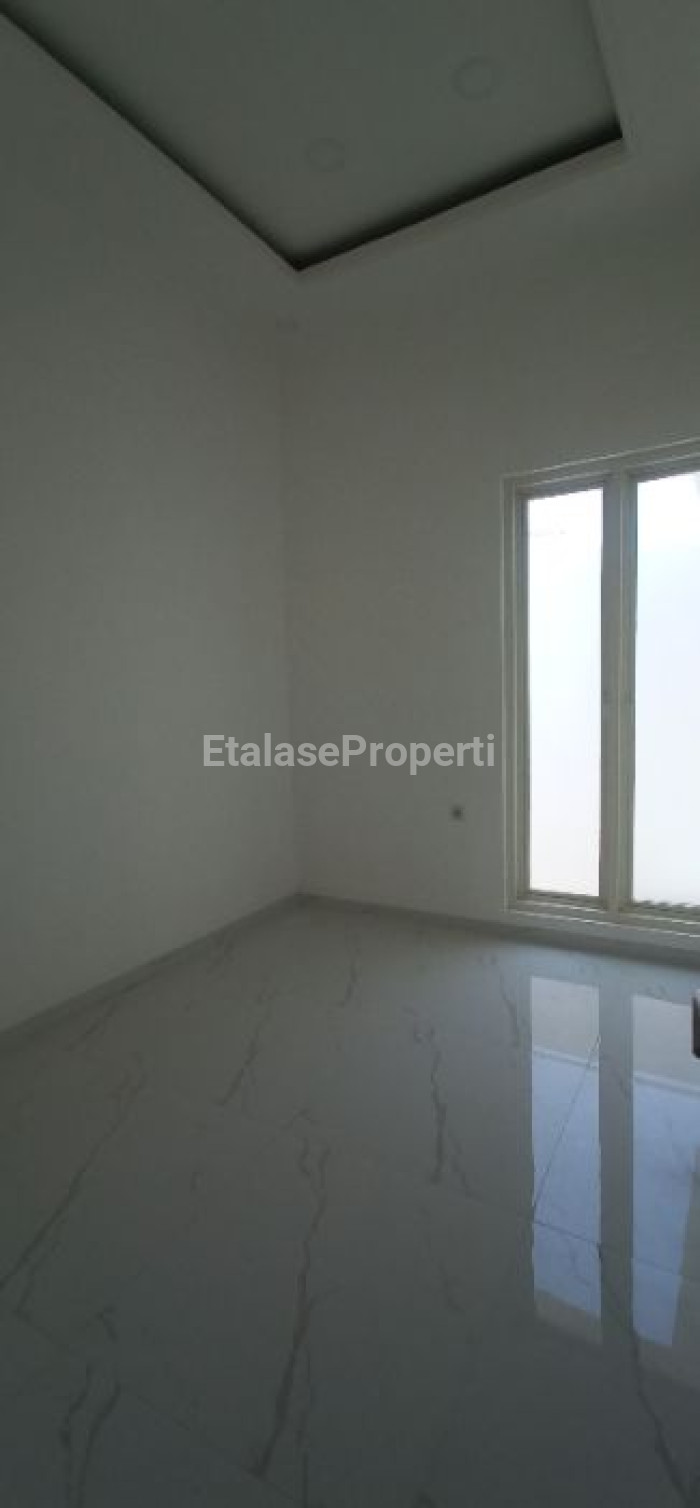 Foto properti Dijual Rumah Baru Gress 6