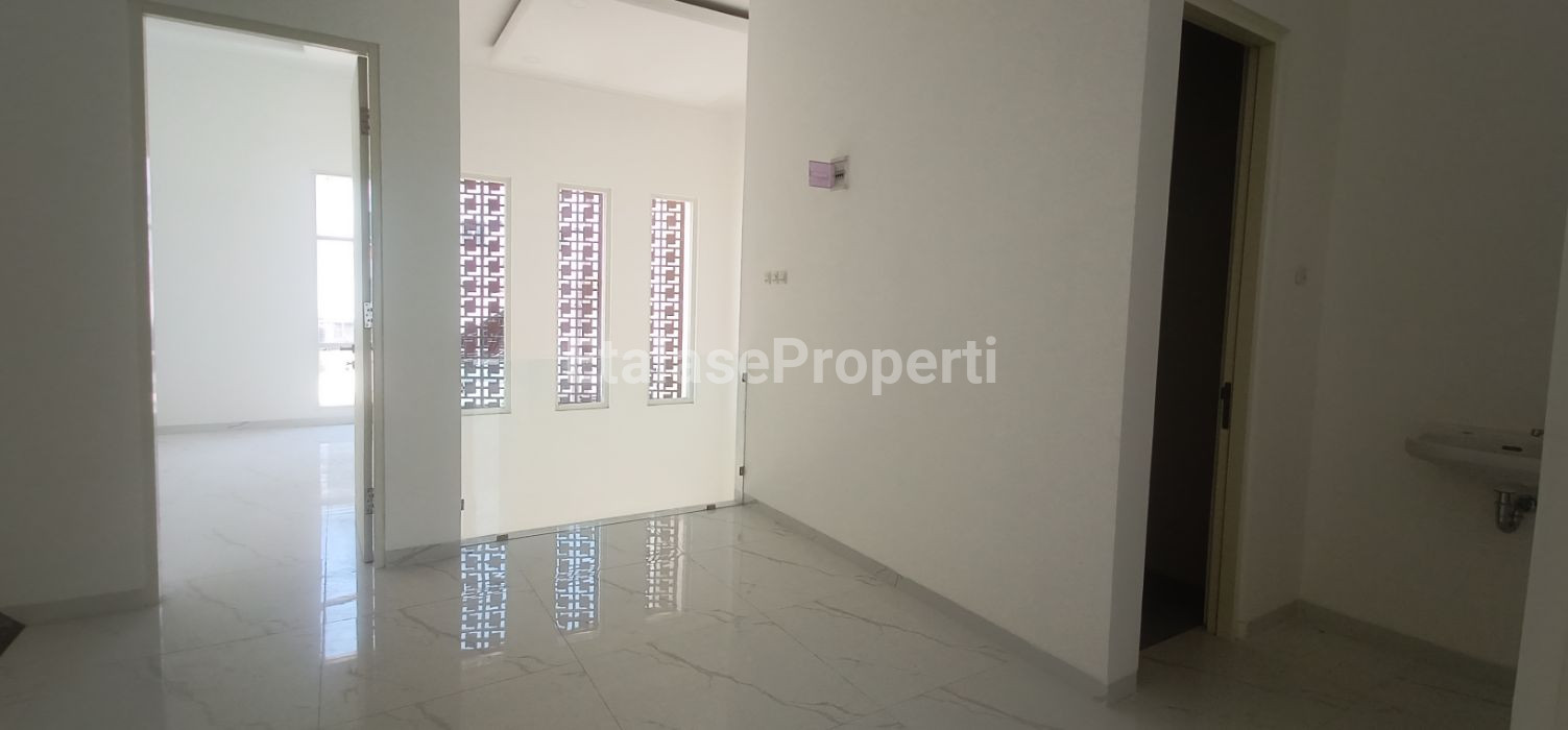 Foto properti Dijual Rumah Baru Gress 7