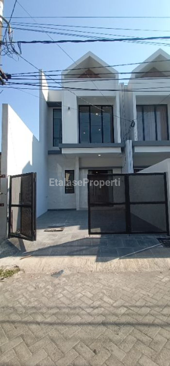 Foto properti Dijual Rumah 2 Lantai 1
