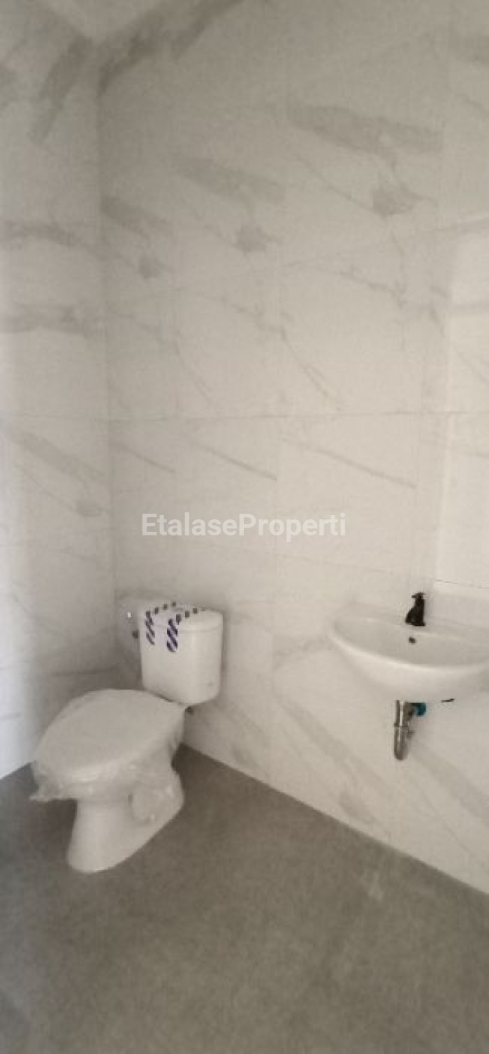 Foto properti Dijual Rumah 2 Lantai 5