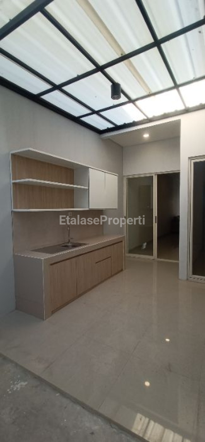 Foto properti Dijual Rumah 2 Lantai 7