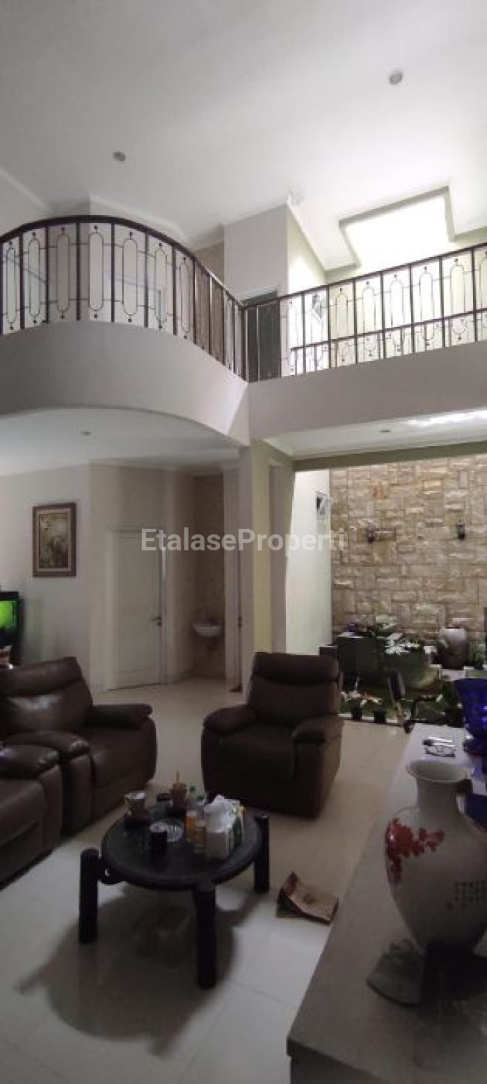 Foto properti Dijual Rumah GAYUNGSARI BARAT 3