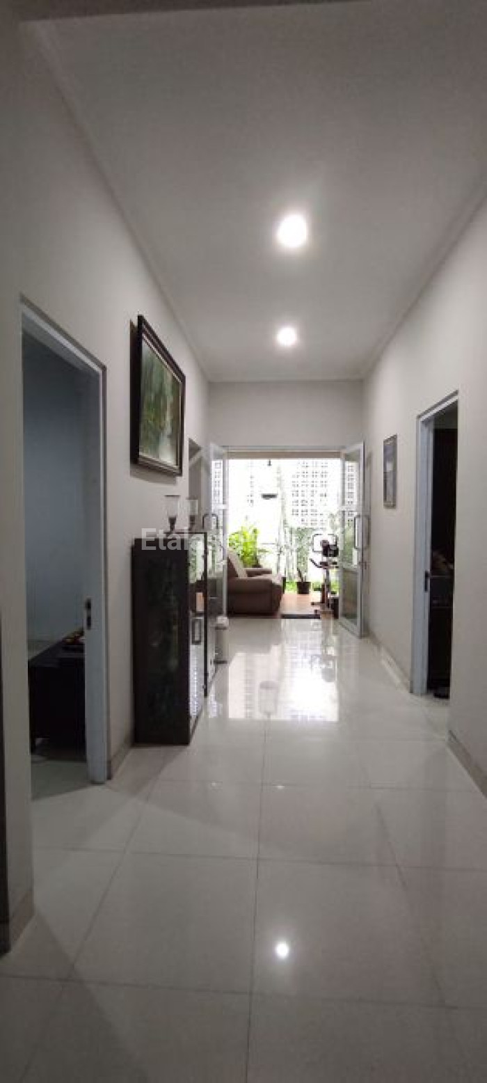 Foto properti Dijual Rumah GAYUNGSARI BARAT 4