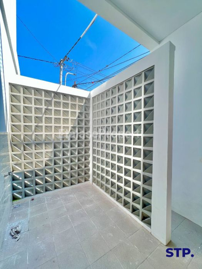 Foto properti Rumah Baru Scandinavian Di Perumahan Gading Pantai Kenjeran Tipe B 5