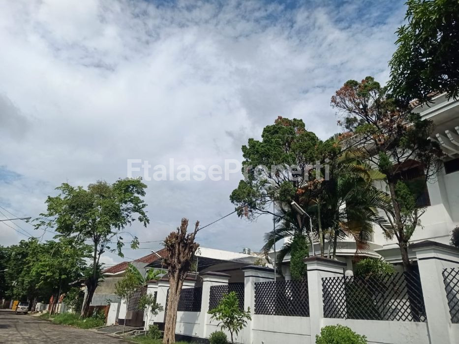 Foto properti Dijual Rumah Siap Huni 2 Lantai Daerah Kendangsari Surabaya 4