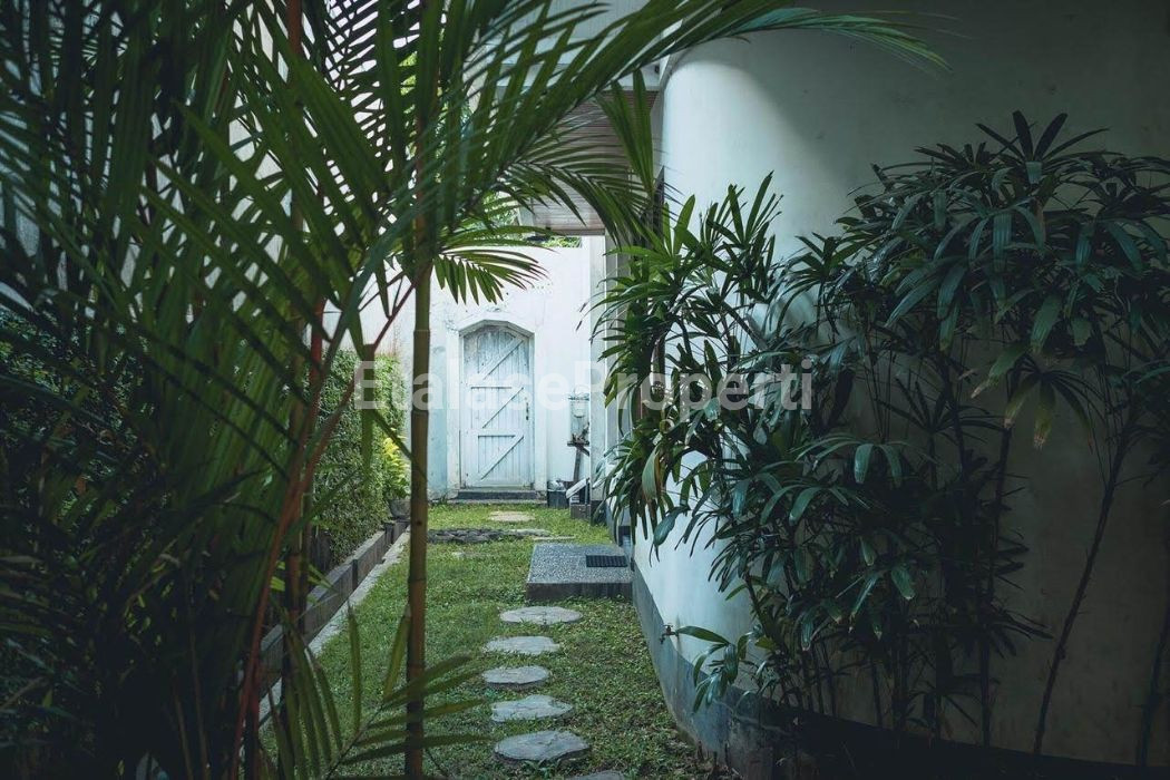 Foto properti Dijual Rumah Siap Huni 2 Lantai Daerah Kendangsari Surabaya 5
