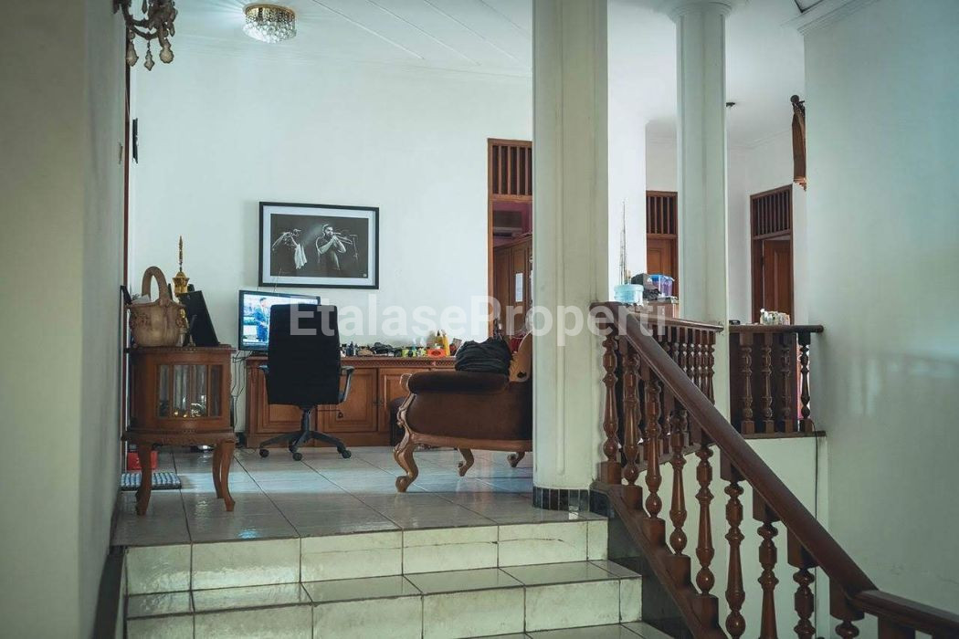 Foto properti Dijual Rumah Siap Huni 2 Lantai Daerah Kendangsari Surabaya 6