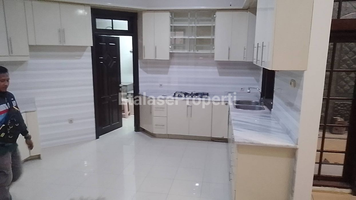 Foto properti Disewakan Rumah Siap Huni Di Graha Famili 5