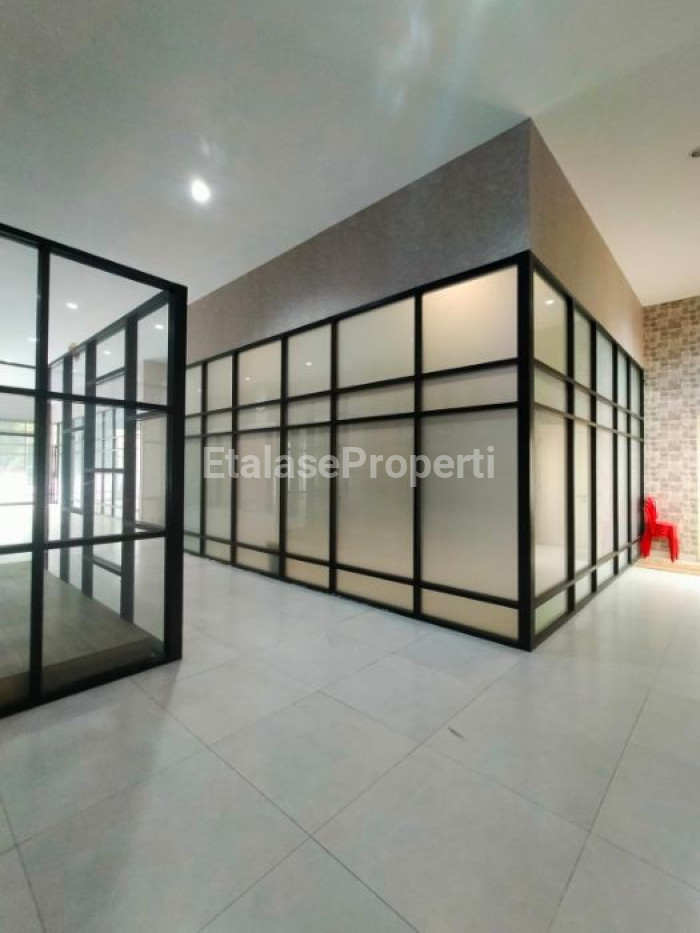 Foto properti Disewakan Ruang Usaha Raya Dharmahusada 6