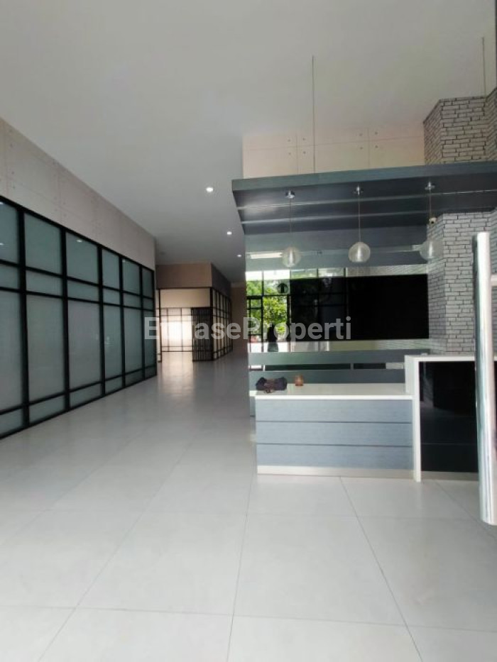 Foto properti Disewakan Ruang Usaha Raya Dharmahusada 8