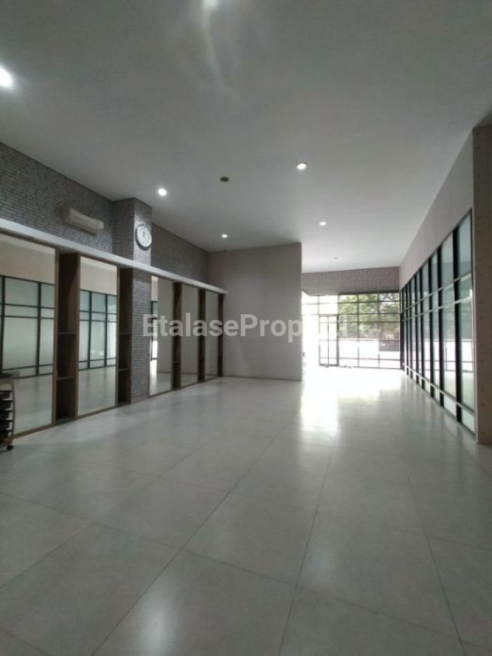 Foto properti Disewakan Ruang Usaha Raya Dharmahusada 9