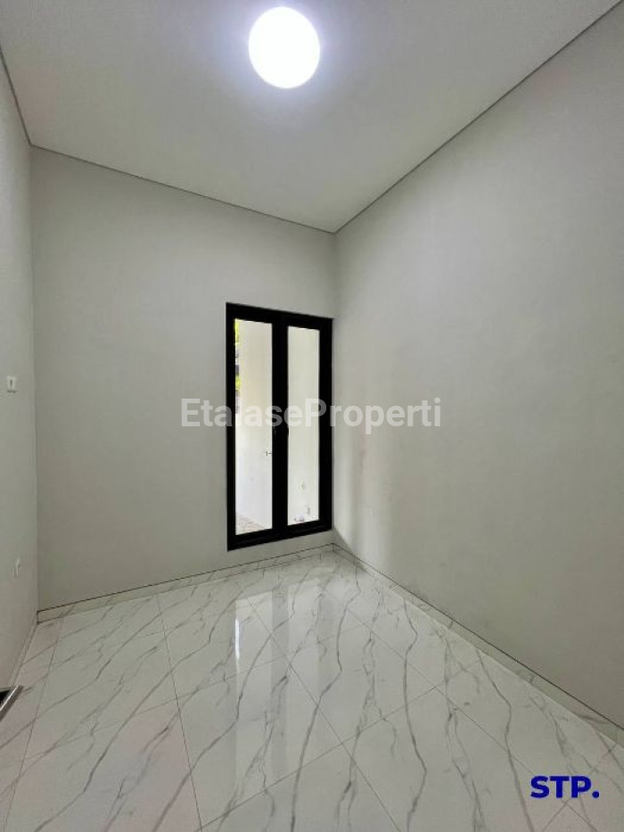 Foto properti Rumah Minimalis Kutisari Indah Utara ROW LEBAR 3