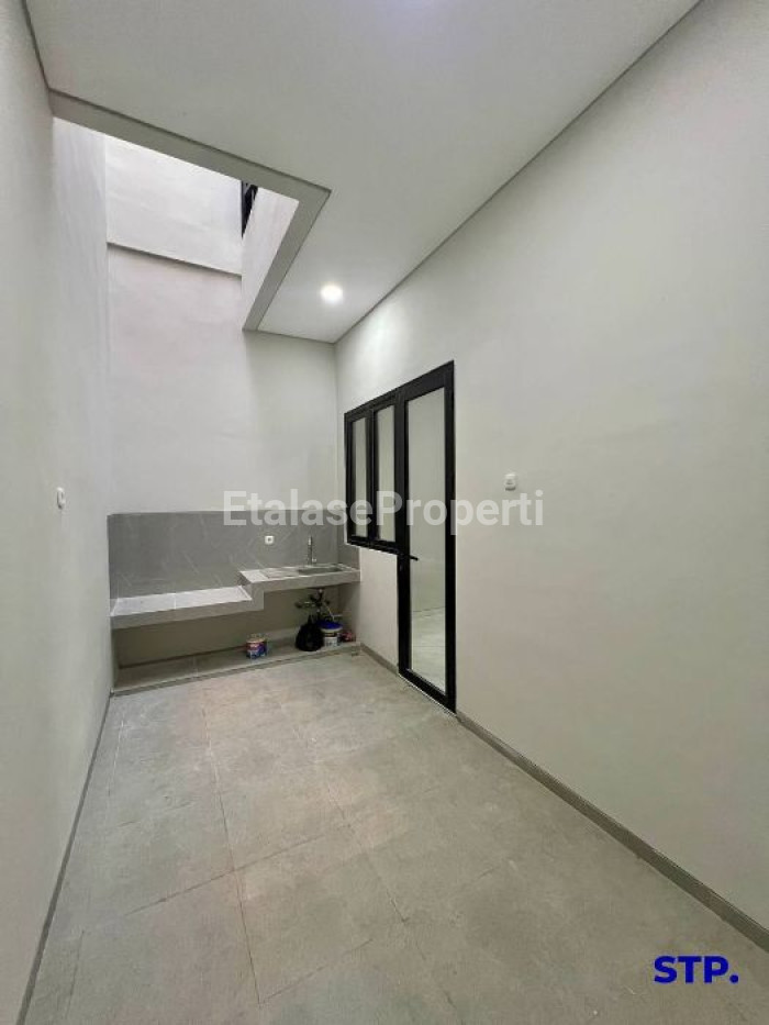 Foto properti Rumah Minimalis Kutisari Indah Utara ROW LEBAR 4