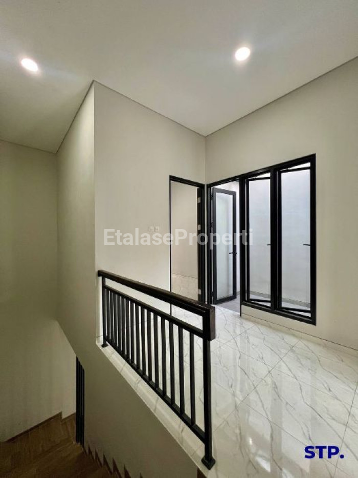 Foto properti Rumah Minimalis Kutisari Indah Utara ROW LEBAR 5