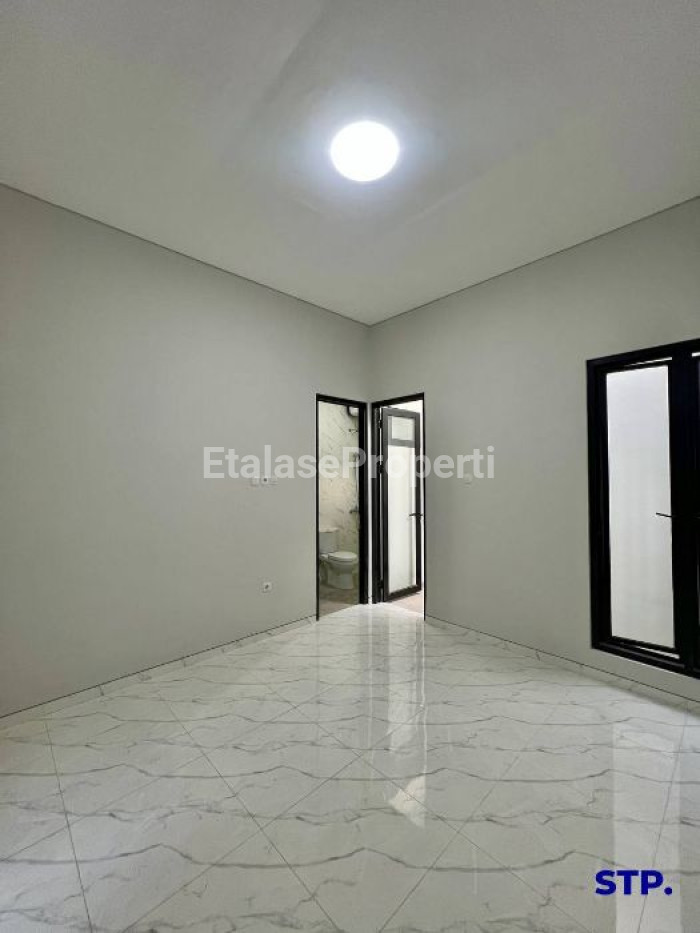 Foto properti Rumah Minimalis Kutisari Indah Utara ROW LEBAR 7