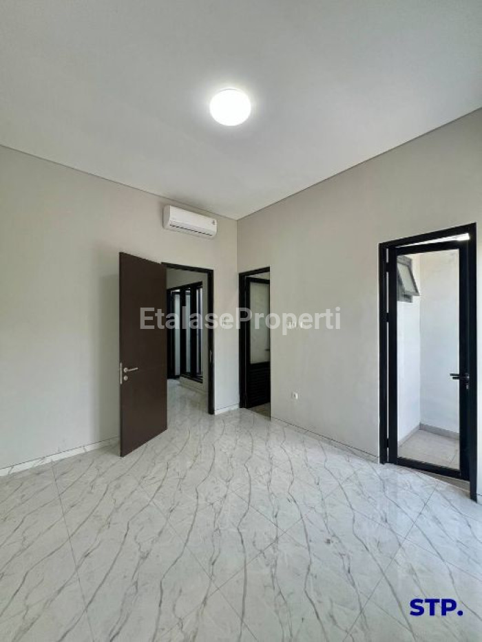 Foto properti Rumah Minimalis Kutisari Indah Utara ROW LEBAR 8