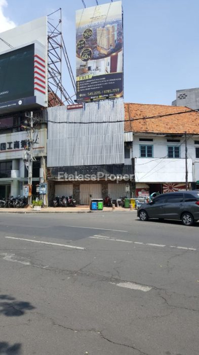 Foto properti Harga Turun Drastis! Dijual Ruko Di Jl.  Baliwerti Surabaya 3 Lantai 1