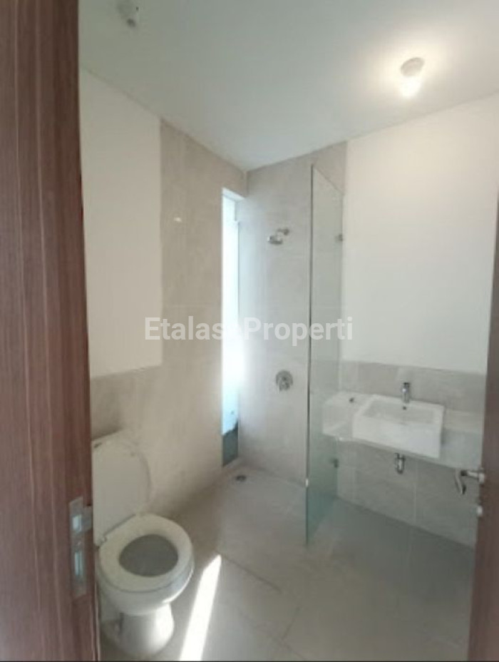 Foto properti Dijual Rumah 2 Lantai 2