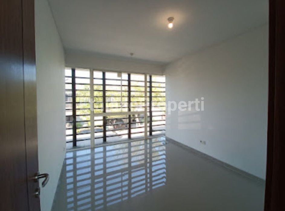 Foto properti Dijual Rumah 2 Lantai 3