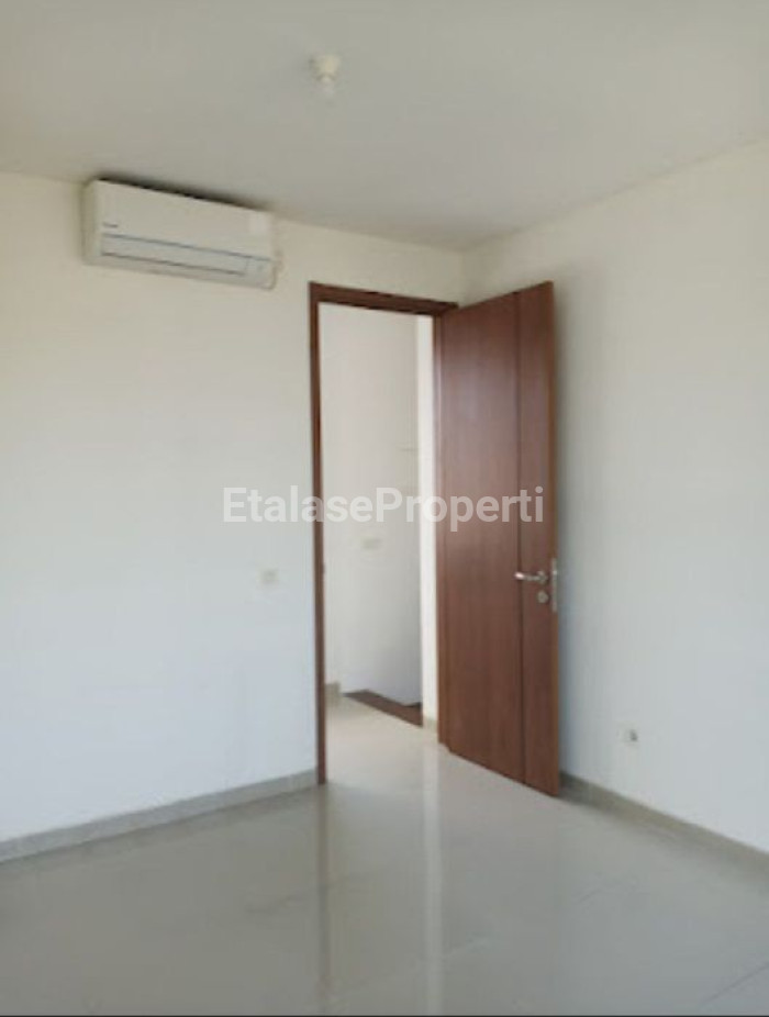 Foto properti Dijual Rumah 2 Lantai 5