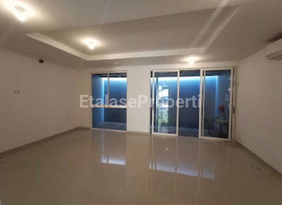 Foto properti Dijual Rumah 2 Lantai 8