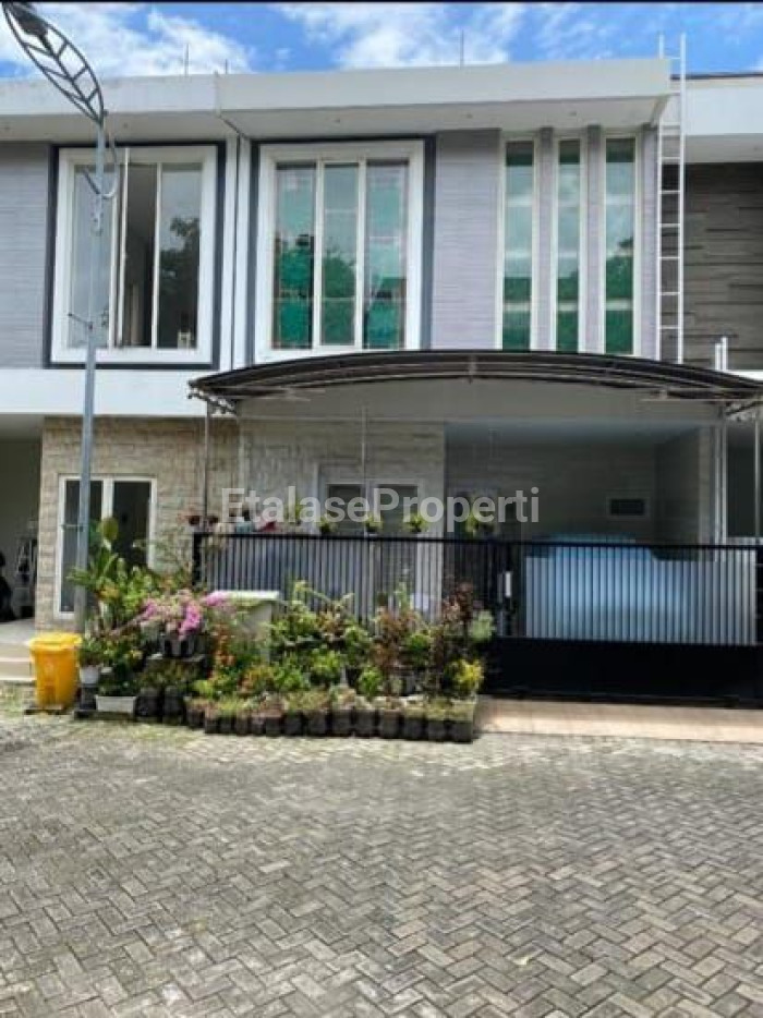 Foto properti Dijual Rumah 2 Lantai 1