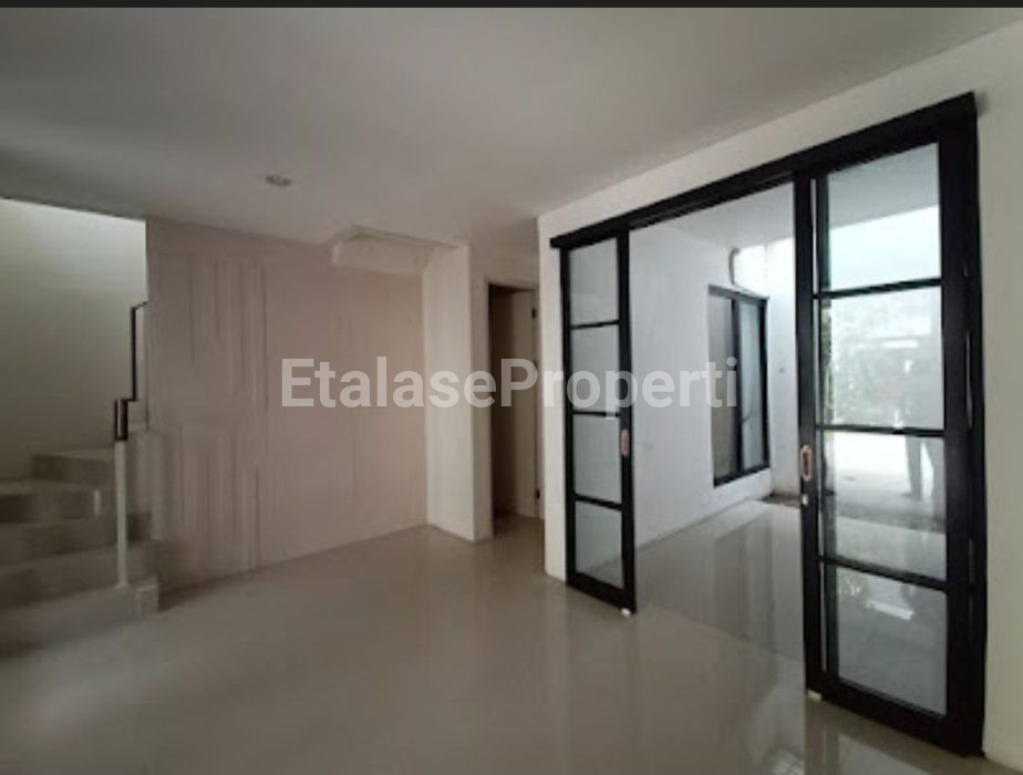 Foto properti Disewakan Rumah 2 Lantai 4