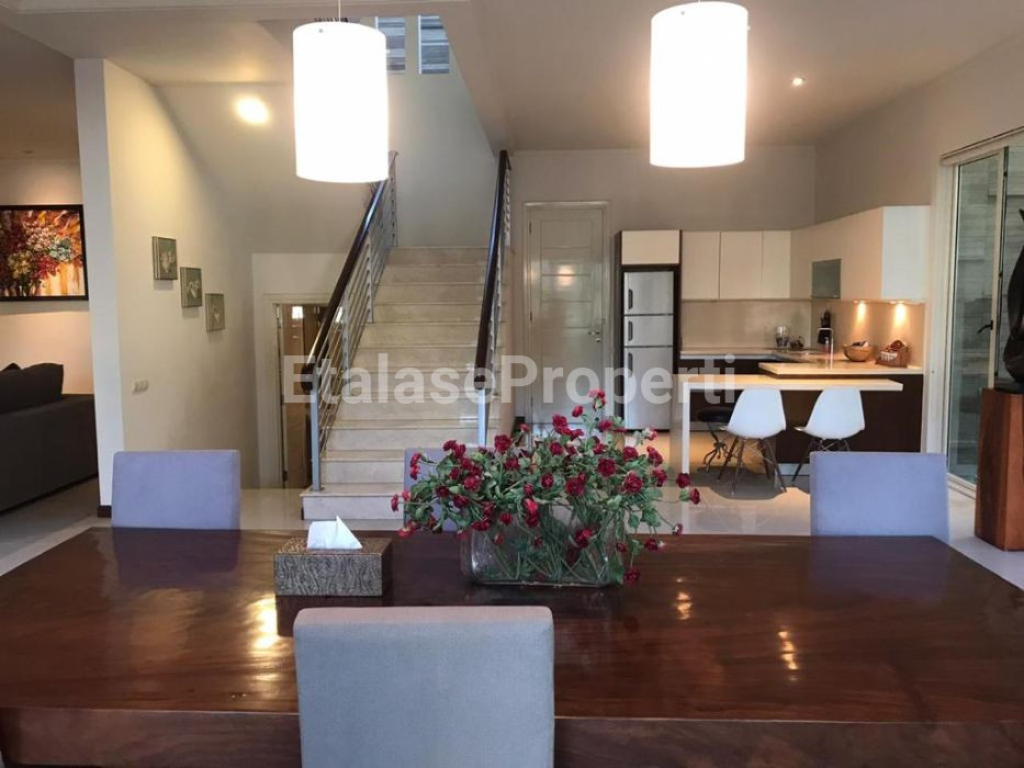Foto properti Rumah Mewah Diamond Hill Citraland Include Perabot 1