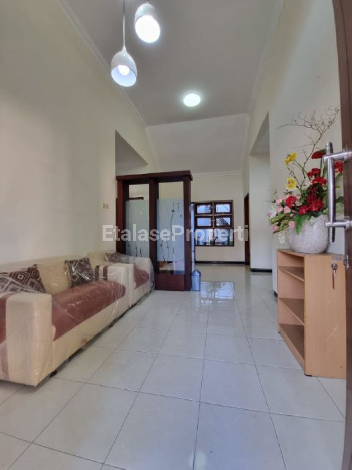 Foto properti Rumah Cantik Lengkap Dengan Furnished Lingkungan Nyaman Rayan Regency Surabaya Barat 8