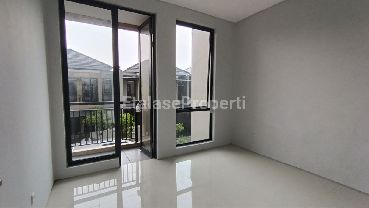 Foto properti Dijual Rumah Baru Gress 2