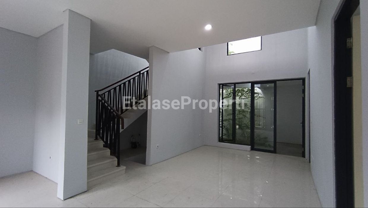 Foto properti Dijual Rumah Baru Gress 3