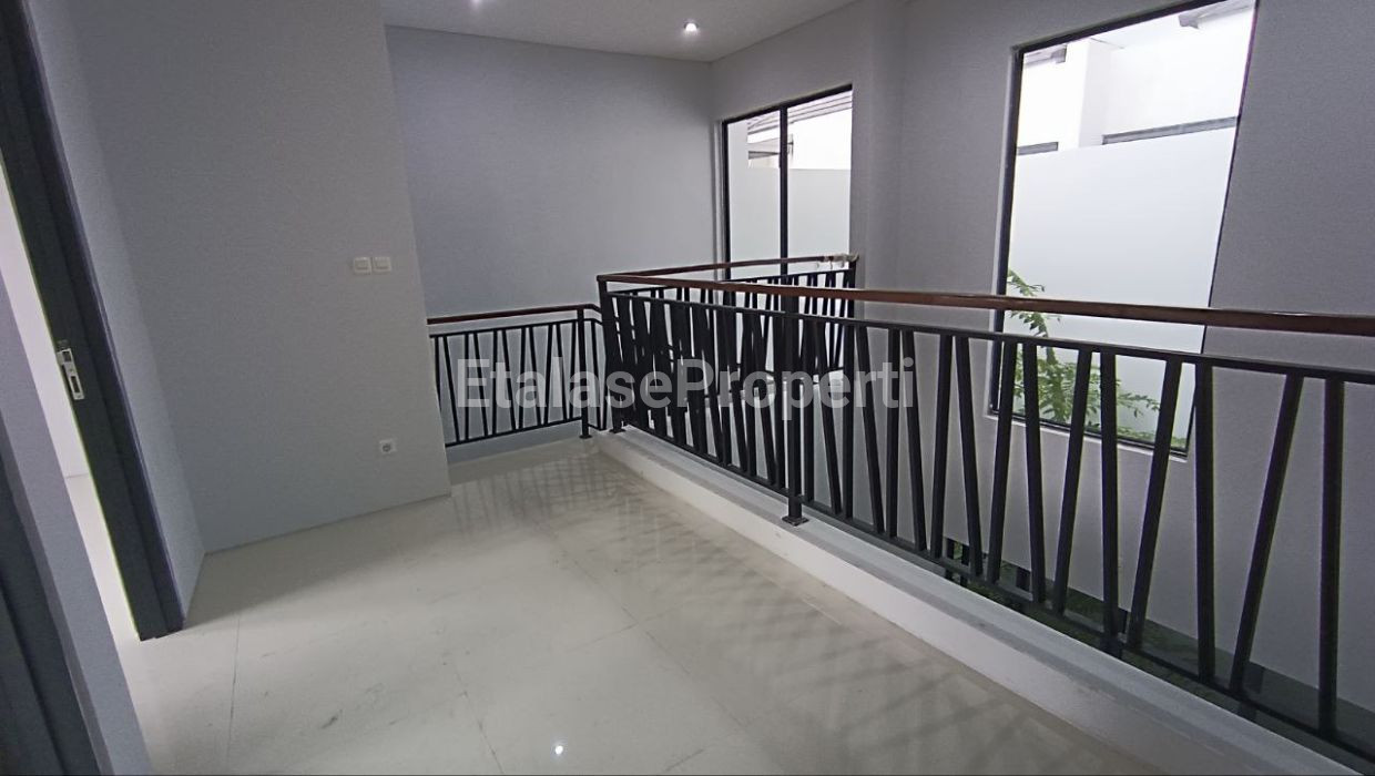 Foto properti Dijual Rumah Baru Gress 6