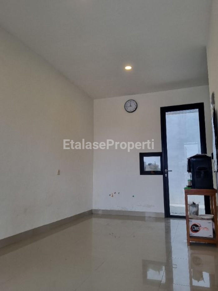 Foto properti Dijual Rumah Baru .. WELLINGTON PARK RESIDENCE Type PERTH  Depan Taman Dan Row Jalan Lebar 3