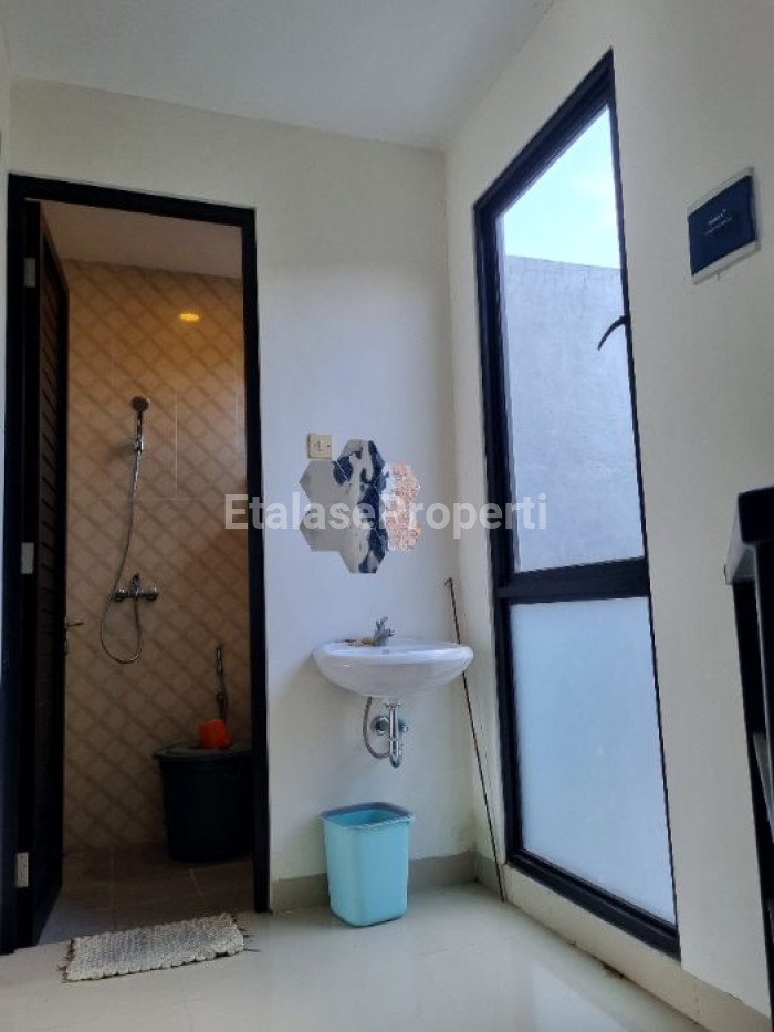 Foto properti Dijual Rumah Baru .. WELLINGTON PARK RESIDENCE Type PERTH  Depan Taman Dan Row Jalan Lebar 6