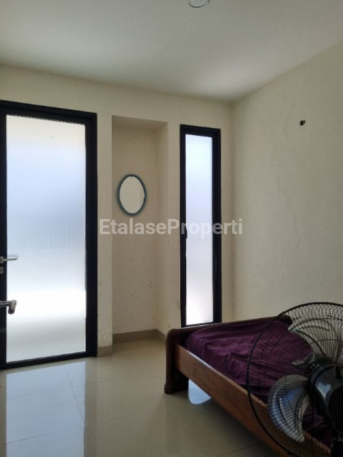 Foto properti Dijual Rumah Baru .. WELLINGTON PARK RESIDENCE Type PERTH  Depan Taman Dan Row Jalan Lebar 9