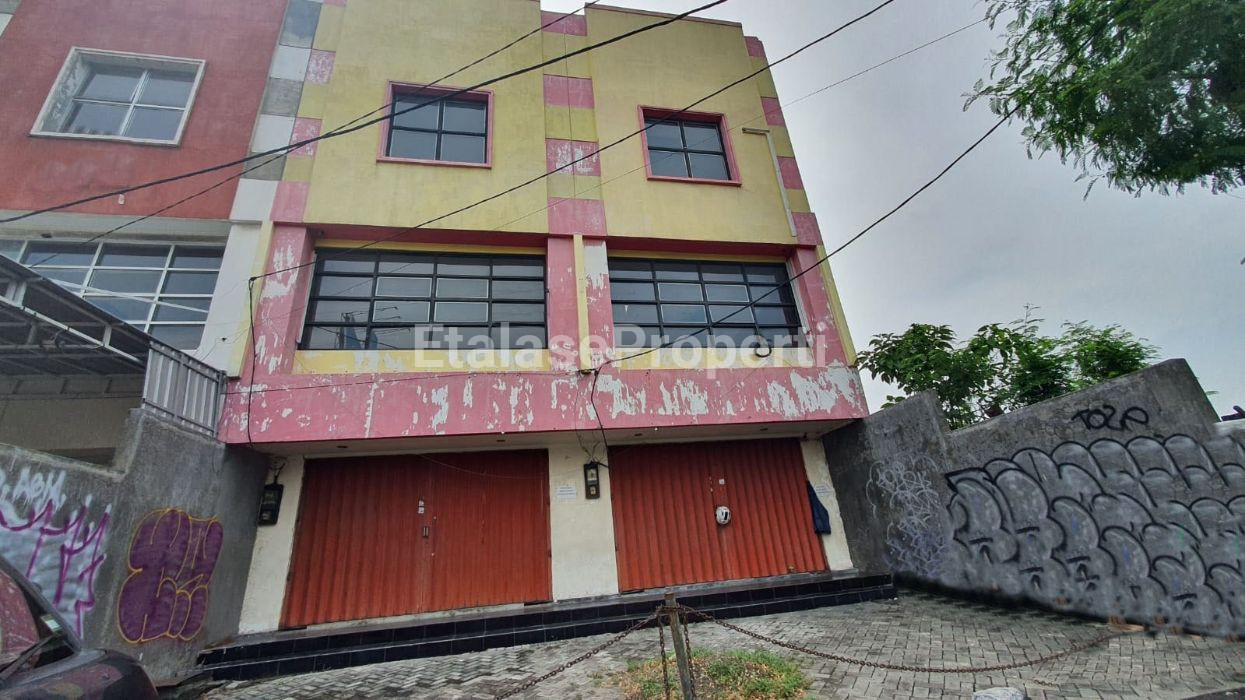 Foto properti 2 Ruko Gandeng Siap Pakai Daerah Komersial Raya Mayjend Yono Suwoyo Surabaya Barat 2