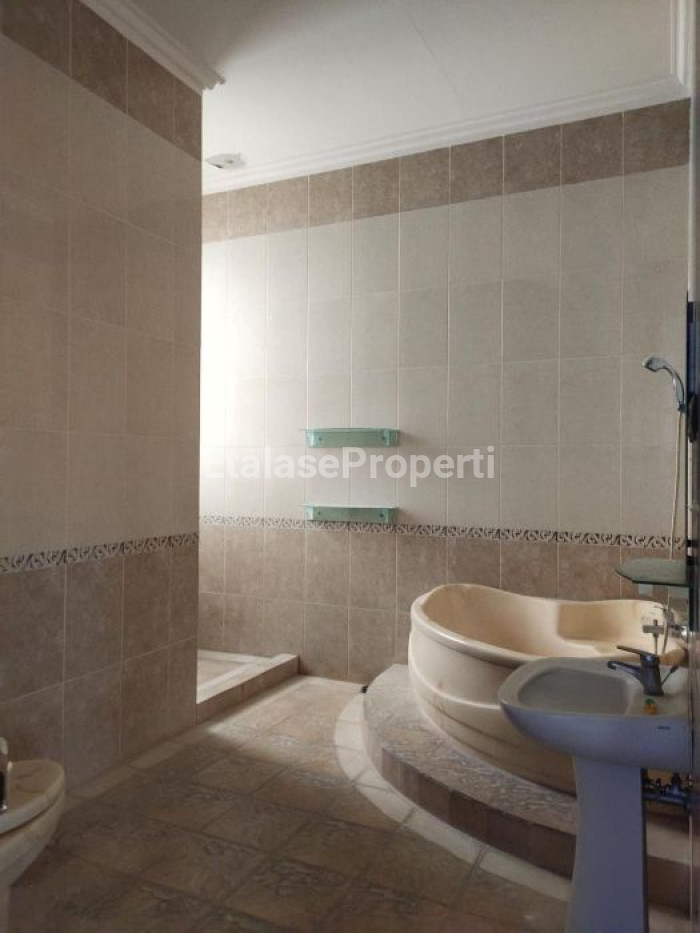 Foto properti Rumah Sutorejo Timur 4