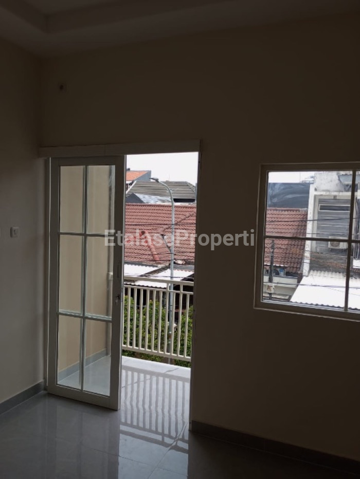 Foto properti Rumah Baru Mulyosari Utara 7