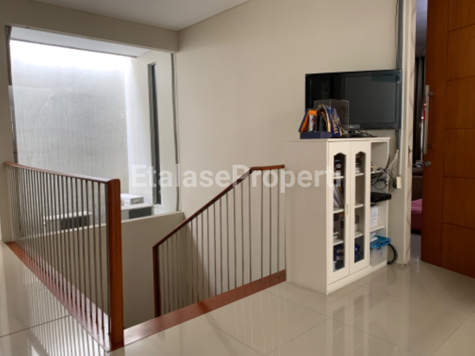 Foto properti Jual Rumah Somerset Citraland Siap Huni 3