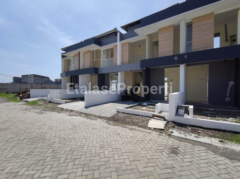 Foto properti (PRIMARY) Rumah Baru 2 Lantai Di Greenlake Wonorejo - Diskon Hingga 10% 2