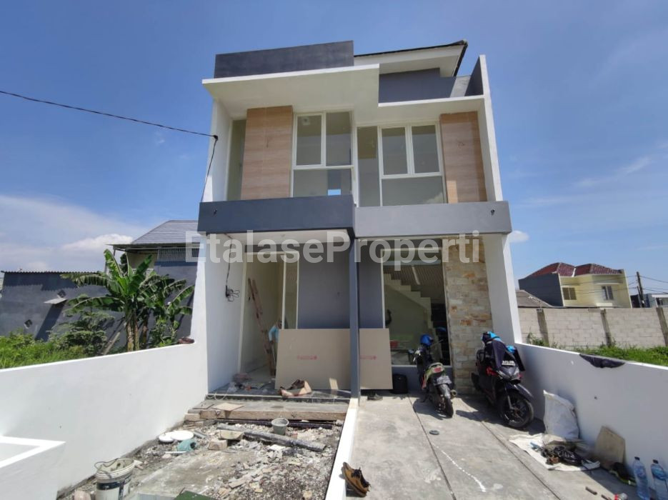Foto properti (PRIMARY) Rumah Baru 2 Lantai Di Greenlake Wonorejo - Diskon Hingga 10% 3