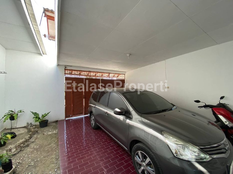 Foto properti Dijual Rumah Siap Huni  Wiyung Brantas Permai, Surabaya Barat (HITUNG TANAH) 4