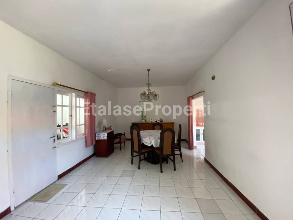 Foto properti Dijual Rumah Siap Huni  Wiyung Brantas Permai, Surabaya Barat (HITUNG TANAH) 5