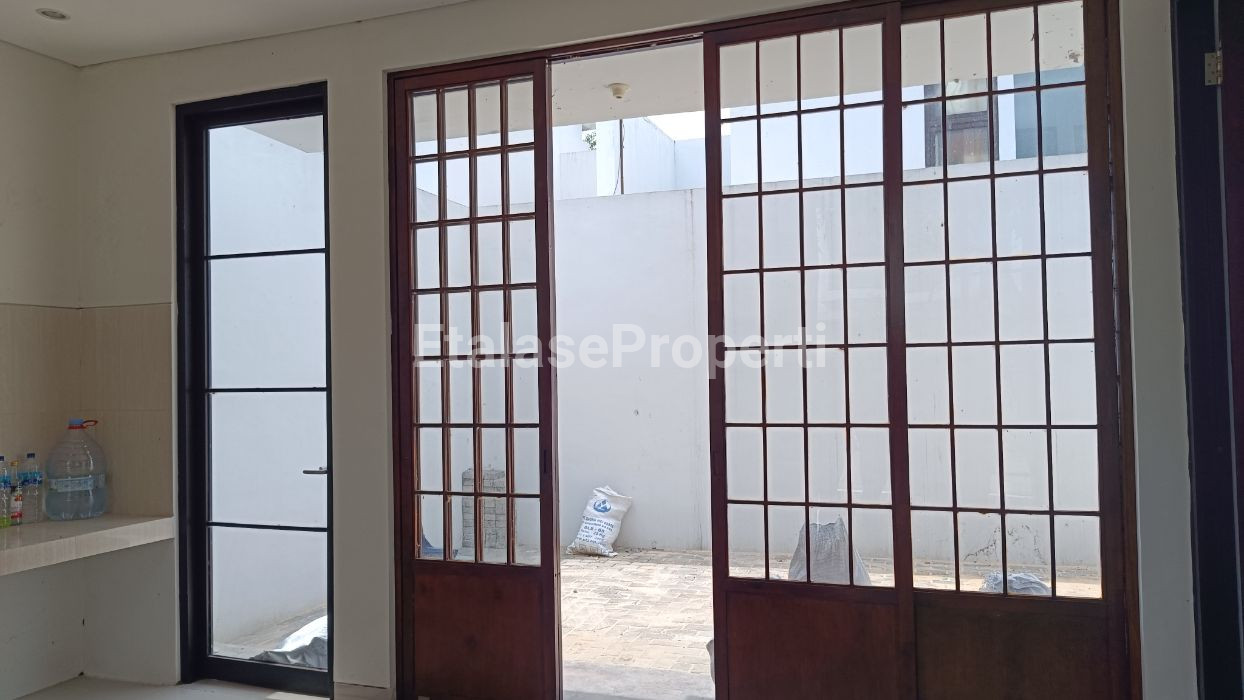 Foto properti Disewakan Rumah 2 Lantai 7