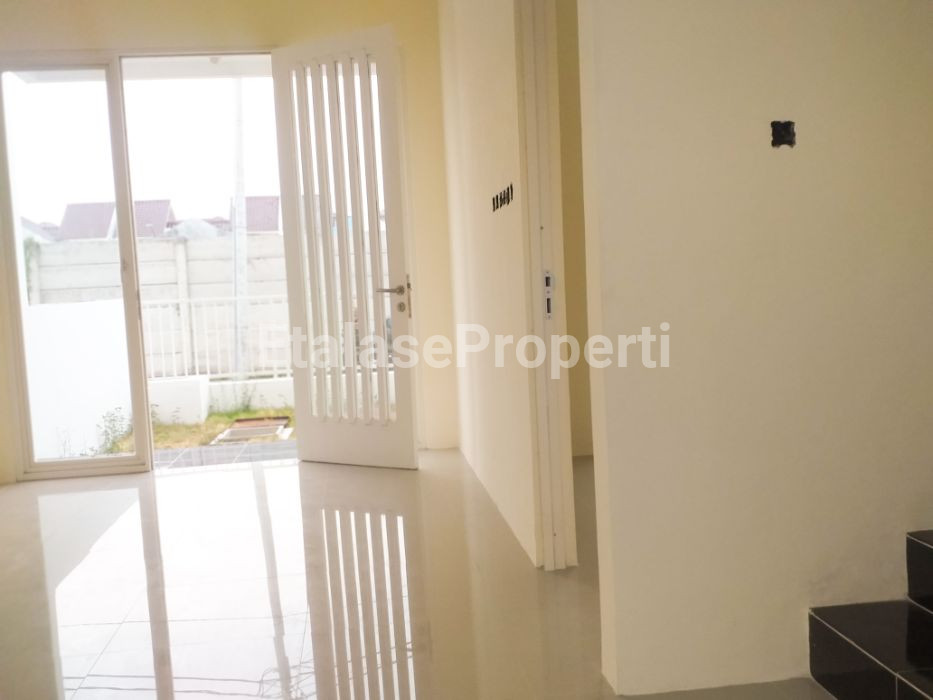 Foto properti ( PRIMARY ) DIJUAL RUMAH 2 LANTAI GREENLAKE WONOREJO TAHAP 5 4
